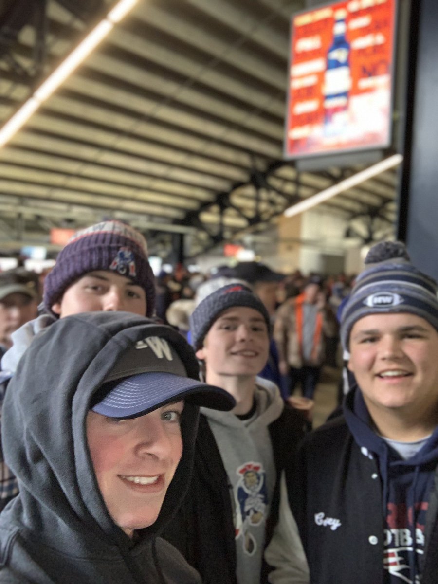 bernard56595291's tweet photo. #PATSGAME
#gopats

With my pals! https://t.co/byDaK6fzWH