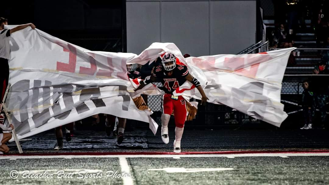 Tenino Football fans, pack your bags, game is set:

1A State Football
-Quarterfinals-

🏈 @TeninoFootball 
🆚️ Lynden Christian
📆 Sat, Nov. 20th
🏟 Civic Stadium
📍 Bellingham, WA
⏰ Kick-off @ 7pm

PC📸 <a href="/BBSportsPhotos/">Bleacher Butt Sports Photos</a>

#onTenino #goBeavs #WAQuarterfinals #road #roadTrip