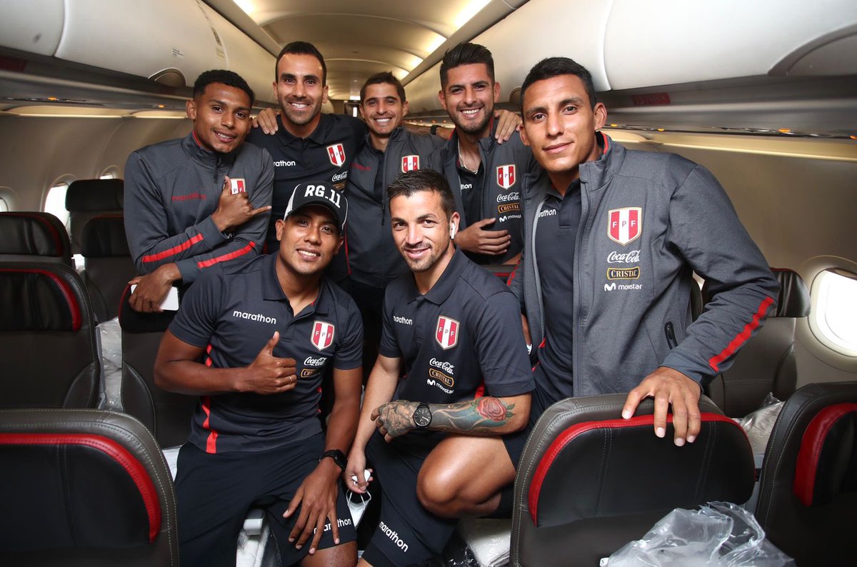 ¡Vamos por la victoria! 🤜🏽🤛🏽

Nuestra <a href="/SeleccionPeru/">La Bicolor</a> 🇵🇪 rumbo a Caracas para disputar el duelo de este martes ante la <a href="/SeleVinotinto/">La Vinotinto</a> 🇻🇪. 

#UnidosSomosMásFuertes
#ArribaPerú 💪🏼