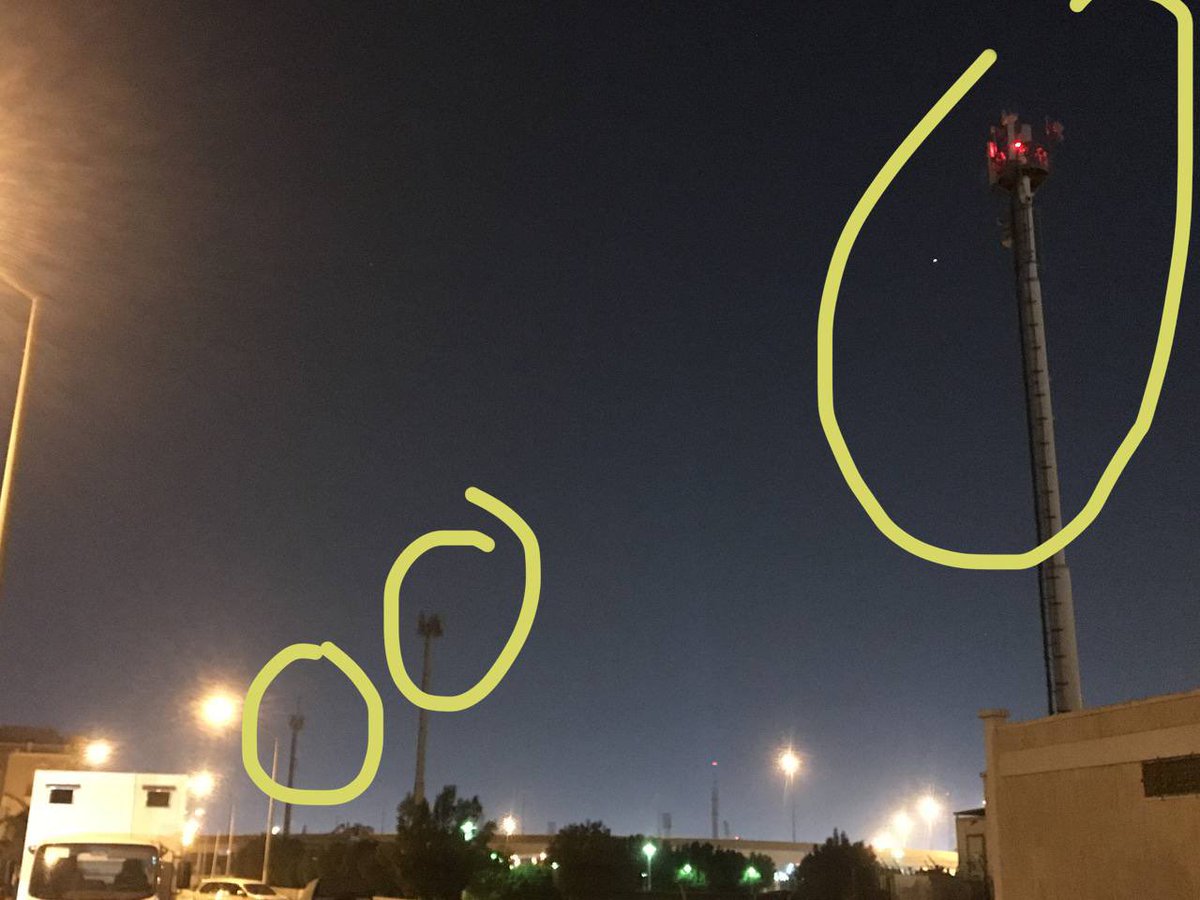 SFAllafi's tweet photo. منطقة سكنية فيها عدد ما يقارب ٣١ فأكثر من أبراج ال5G وحجم هذة المنطقة صغير وملموم مقارنة بمناطق أخرى.

السؤال: ما الحاجة لوضع هذا العدد المريب من الأبراج في منطقة (سكنية) صغيرة؟

ملاحظة: أثناء الحظر تم تركيب هذه الابراج في الكويت بسرعة، لماذا؟ وما علاقتها بالوضع الحالي (كورونا؟) https://t.co/Uw0gyrGbDv