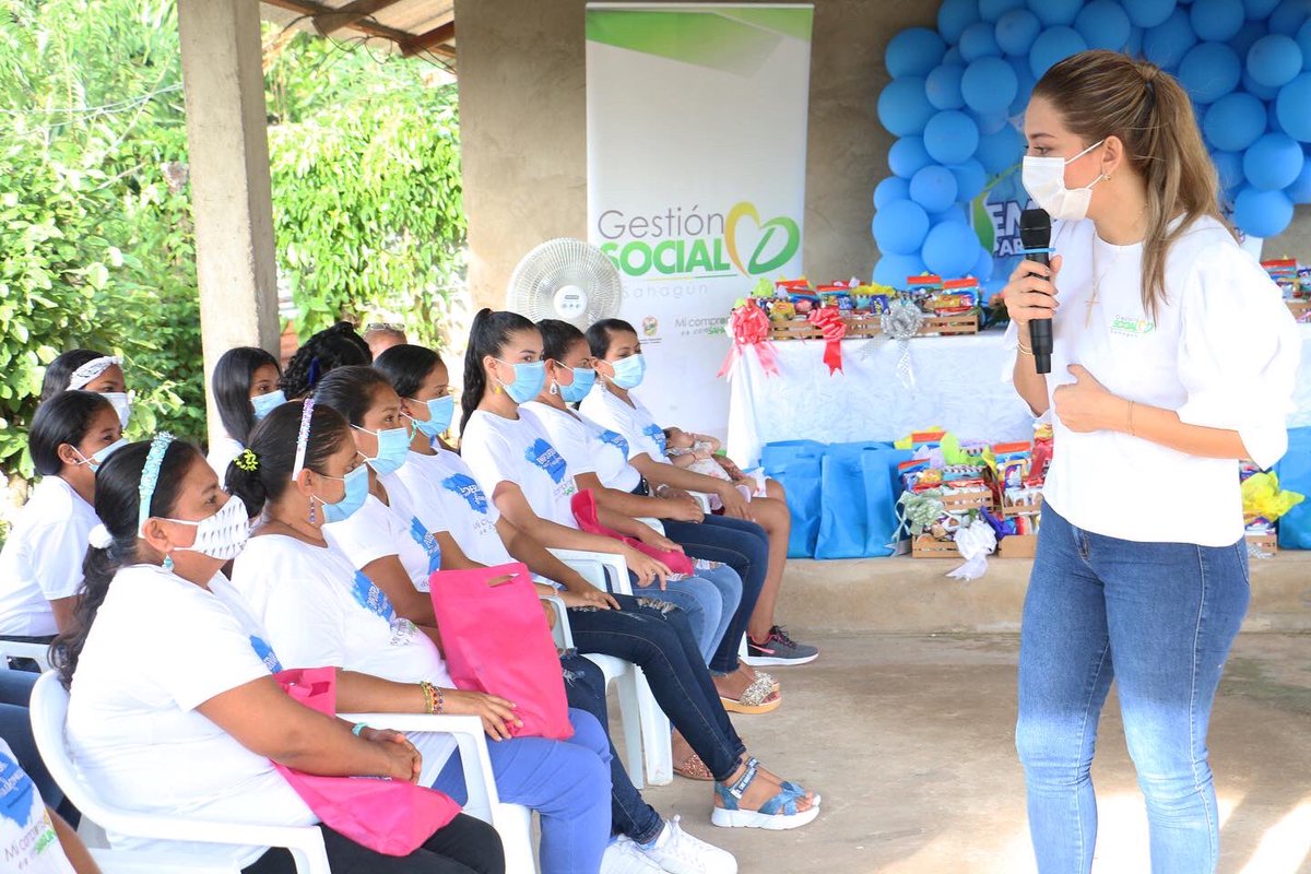 AlcaldiaSahagun's tweet photo. #EmpoderarParaTransformar | Gestión Social empoderó en bisutería a 30 mujeres del corregimiento de Sabaneta. 

Más detalles👉🏻https://t.co/Bg7r7XgHAG https://t.co/pilT6iXoAK