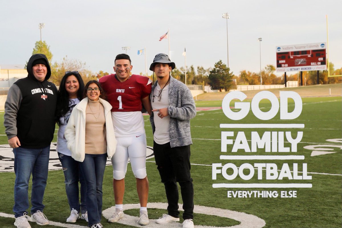 EPhotography77's tweet photo. Making memories at Oklahoma! @SNUFootball  Homecoming 2021 will be a memorable day to remember! #SNUfamily https://t.co/kckJvUcUEY