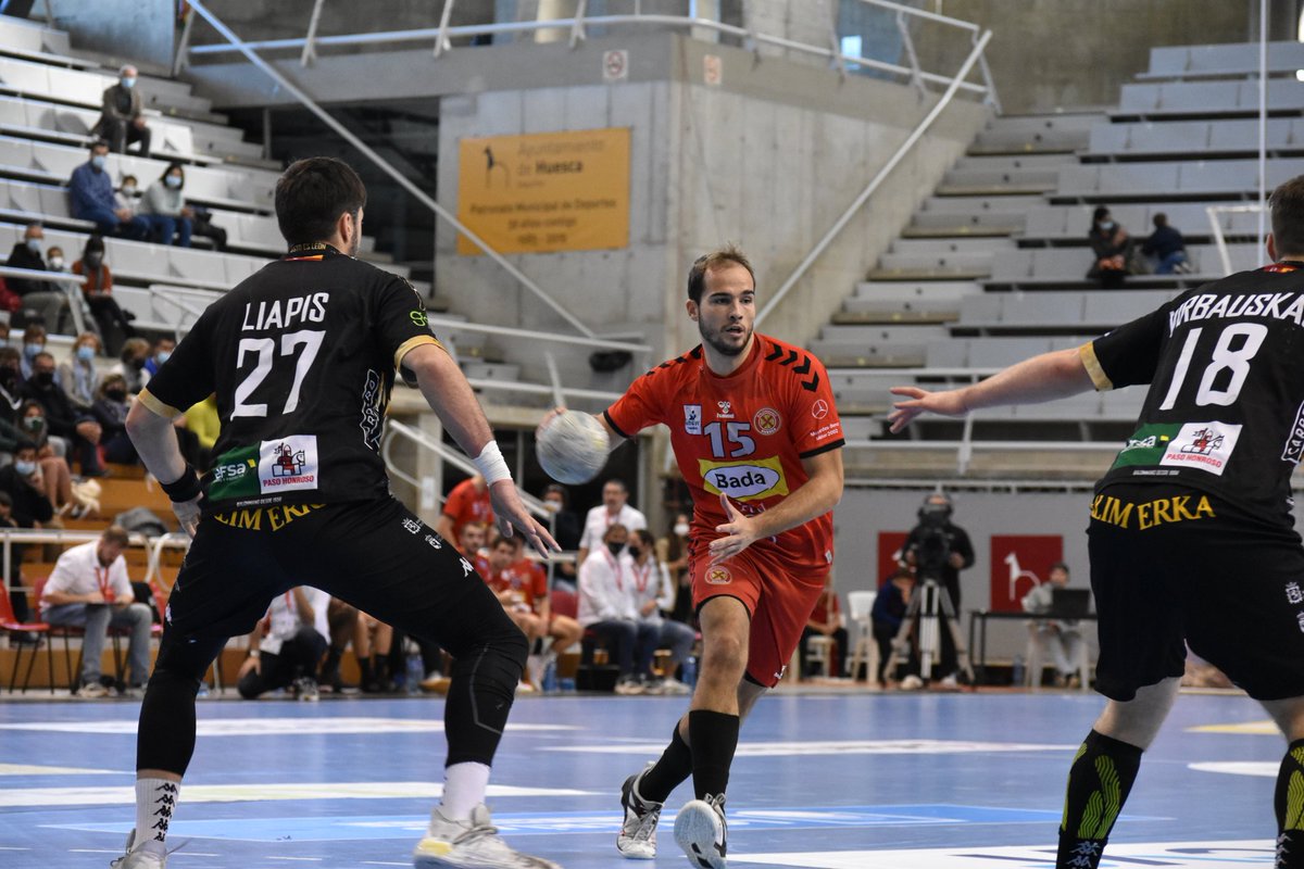 BmHuesca's tweet photo. 🔴 Bada Huesca | Os dejamos unas fotos de la victoria contra #AbancaAdemarLeon

📷 Iván Arroyos

#VamosBada #BadaHuesca #Balonmano #Handball #HCAADE https://t.co/FDf316TKY6