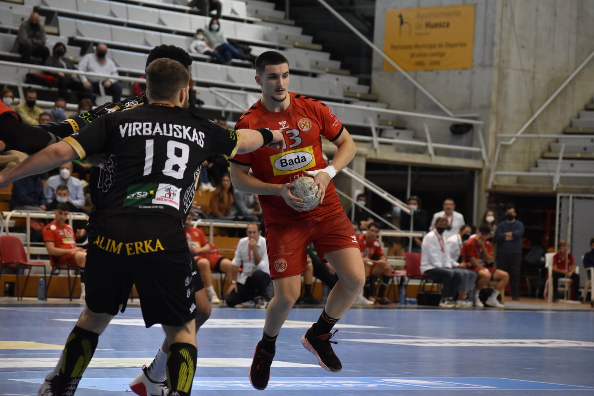 BmHuesca's tweet photo. 🔴 Bada Huesca | Os dejamos unas fotos de la victoria contra #AbancaAdemarLeon

📷 Iván Arroyos

#VamosBada #BadaHuesca #Balonmano #Handball #HCAADE https://t.co/FDf316TKY6