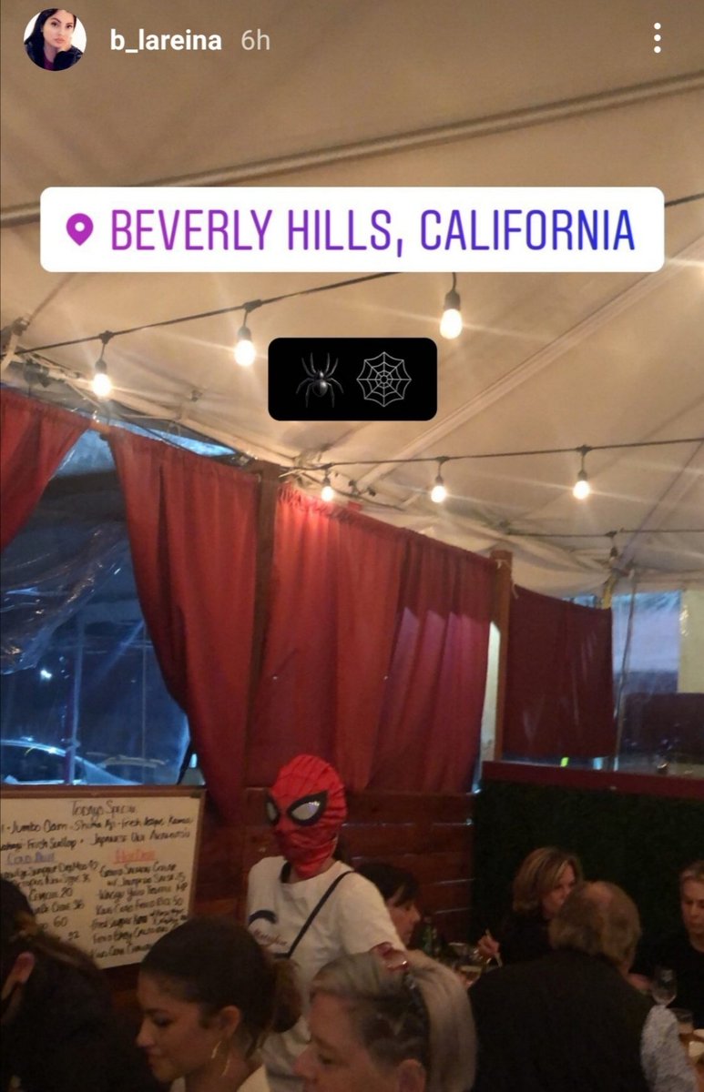 aranhaversobr's tweet photo. 🚨NEM ESCONDEM MAIS 🚨

– Tobey Maguire, Tom Holland e Zendaya foram vistos no mesmo restaurante em Los Angeles na última noite. 👀

– Lembrando que terça-feira tem o lançamento de #SpiderManNoWayHome, também em Los Angeles. 🕷️ https://t.co/KzQQsnFzoC