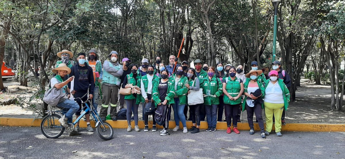04360mx's tweet photo. @Claudiashein @giogutierrezag @Alcaldia_Coy 

Requerimos su apoyo para la recolección de basura y cascajo.

El día de ayer sábado 13 se llevó a cabo tequio de limpieza en áreas verdes de @CopilcoUniv 

Brigada de apoyo y vecinos participaron pero la basura SIGUE AHÍ. https://t.co/4DYEy1MNsU