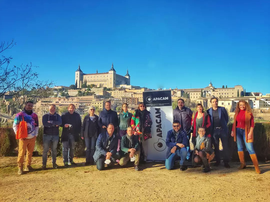 MitadYMitadProd's tweet photo. 🎥 Intenso fin de semana en #Toledo participando como profesionales de #Guadalajara en las I Jornadas #industriaaudiovisual #CastillaLaMancha 🎬
👏 Enhorabuena a @apacam_ por su empeño en reunir a #productores de #cine y #audiovisual de #CLM organizando conferencias de 10 👍 https://t.co/6MAqANEtUC