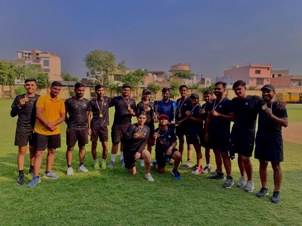 Shubham31294382's tweet photo. Real character from the boys and fantastic state championship well played boys #rollballlife #rollballvideo #apnagameapnafame #hardwork #teamwork #sportsman #athlete #rollballvideos #rollballindia #teamgamechangers #teammeerut #seniorstate #meerutteam #teamgame #goalkeeping https://t.co/zAK8fFS7Qs