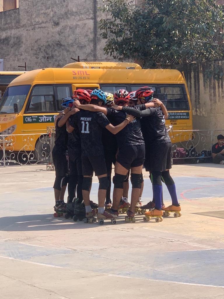 Shubham31294382's tweet photo. Real character from the boys and fantastic state championship well played boys #rollballlife #rollballvideo #apnagameapnafame #hardwork #teamwork #sportsman #athlete #rollballvideos #rollballindia #teamgamechangers #teammeerut #seniorstate #meerutteam #teamgame #goalkeeping https://t.co/zAK8fFS7Qs