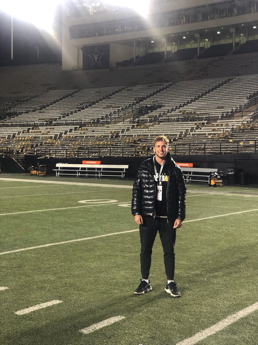 taylor_primack's tweet photo. Great Unofficial visit at Vanderbilt! Grateful for the opportunity to come out and see what @VandyFootball is all about. Thanks @Coach_Flaherty for having me! Go Commodores!
@CoachMHannigan @Coach_Wayne55 https://t.co/Nbb5mPukIo