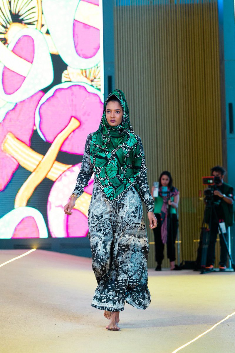 Con la participación de 7 reconocidos diseñadores mexicanos se presentarán creaciones que reflejan el sentir y arte de nuestro país. #MéxicoEnDubái La industria de la moda es un sector relevante en México que con su talento apoya el desarrollo regional #DubáiFashionMéxico