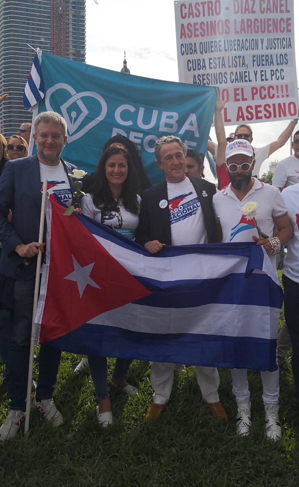 Dictadura castrista prohíbe que activistas y políticos vuelen a Cuba a apoyar manifestaciones  