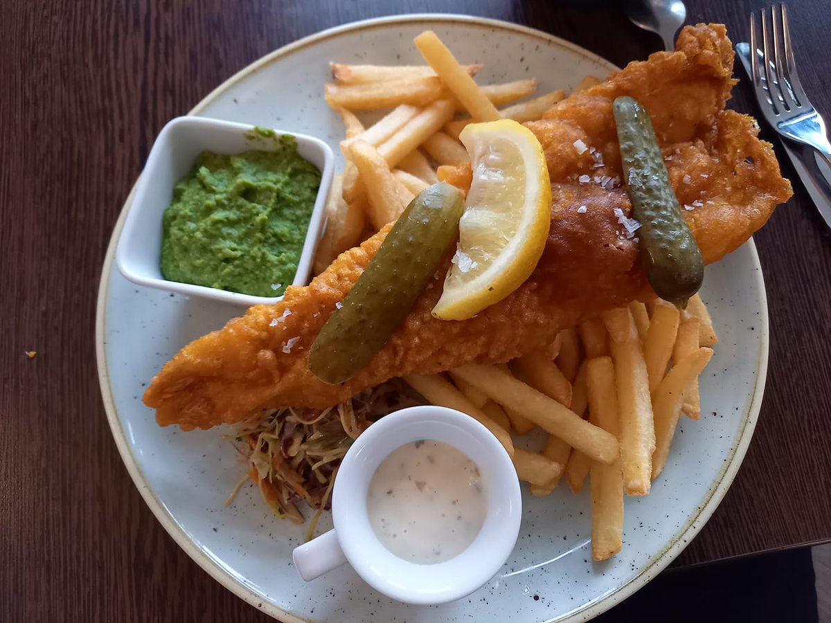 Amazing fish 'n' chips <a href="/GrandPavilion/">Grand Pavilion</a> Porthcawl... delicious! In a lovely new restaurant too with perfect view of the sea? Don't mind if I did! @awen_wales #fishandchips #theatre #Porthcawl :-D &amp; you can buy tickets for #Aladdin while you're there; <a href="/verngriffiths/">Vern Griffiths</a> is daming again!