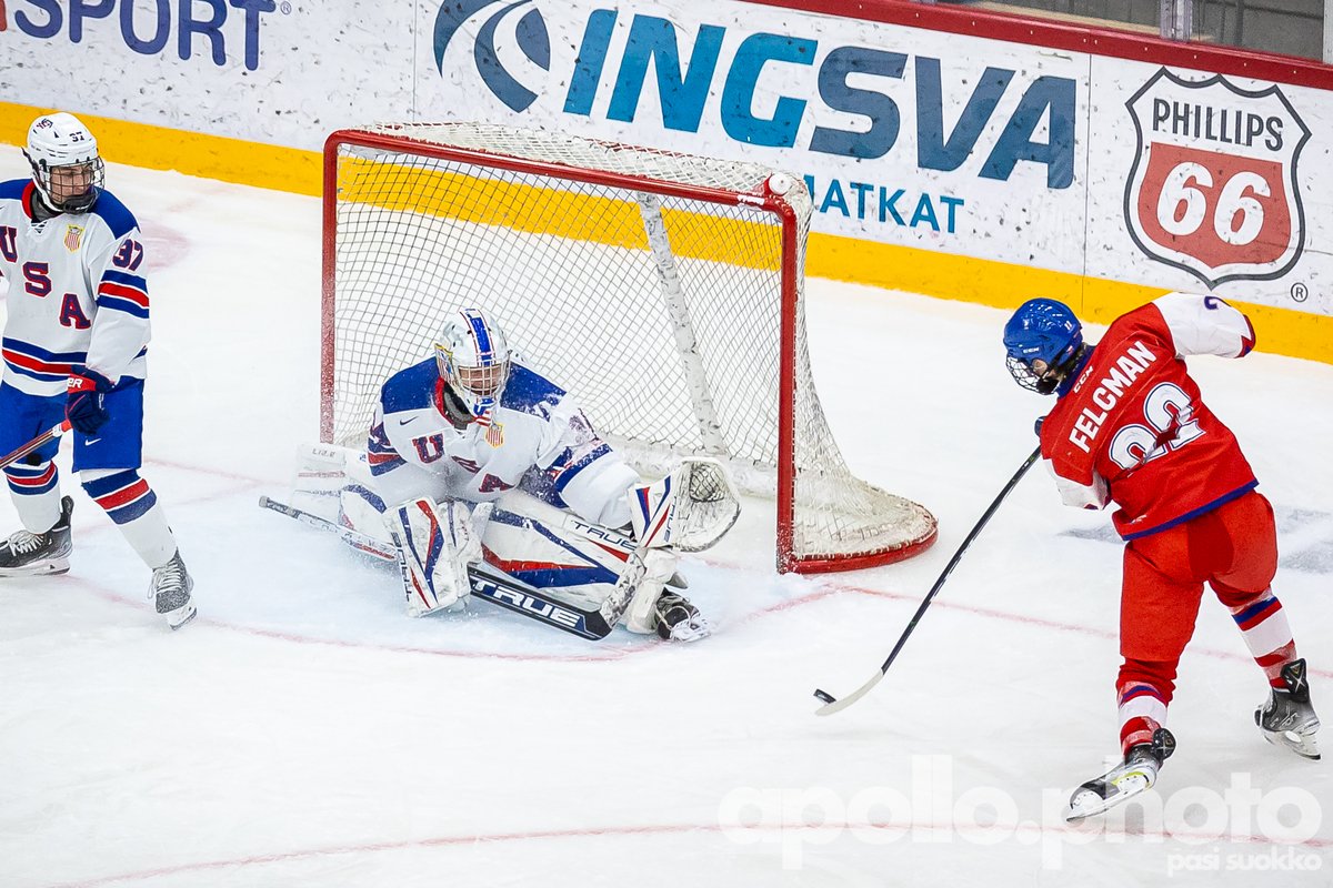 APhotoOffic's tweet image. Eilen päättyneen 4 Nations Tournament U17 päättävä  ottelu USA - CZE. USA vei lopulta todella vauhdikkaan ja tiukan matsin lukemin 2-1, sekä pokkasi samalla turnauksen voiton puhtaalla 3 voitolla.

Kuvat: @PasiSuokko  

#4shots  #apollophoto #U17hockey #staytuna #4nationsU17