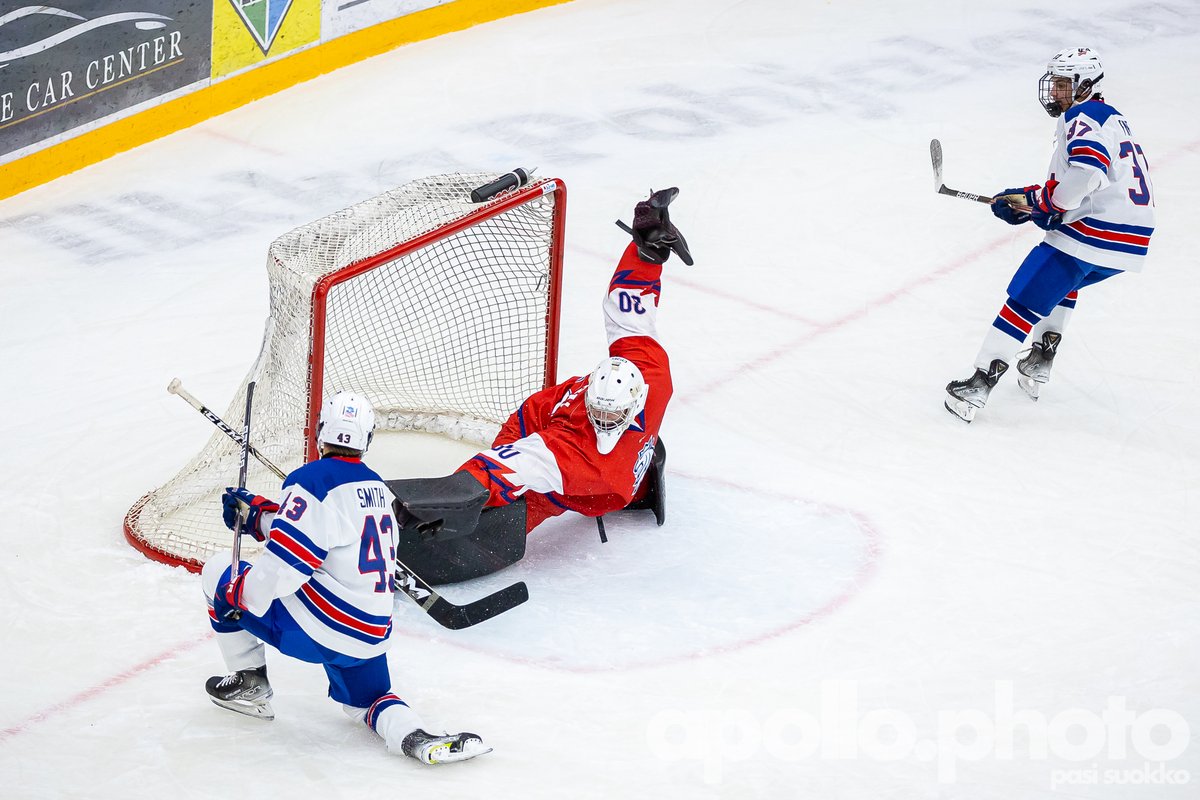 APhotoOffic's tweet image. Eilen päättyneen 4 Nations Tournament U17 päättävä  ottelu USA - CZE. USA vei lopulta todella vauhdikkaan ja tiukan matsin lukemin 2-1, sekä pokkasi samalla turnauksen voiton puhtaalla 3 voitolla.

Kuvat: @PasiSuokko  

#4shots  #apollophoto #U17hockey #staytuna #4nationsU17