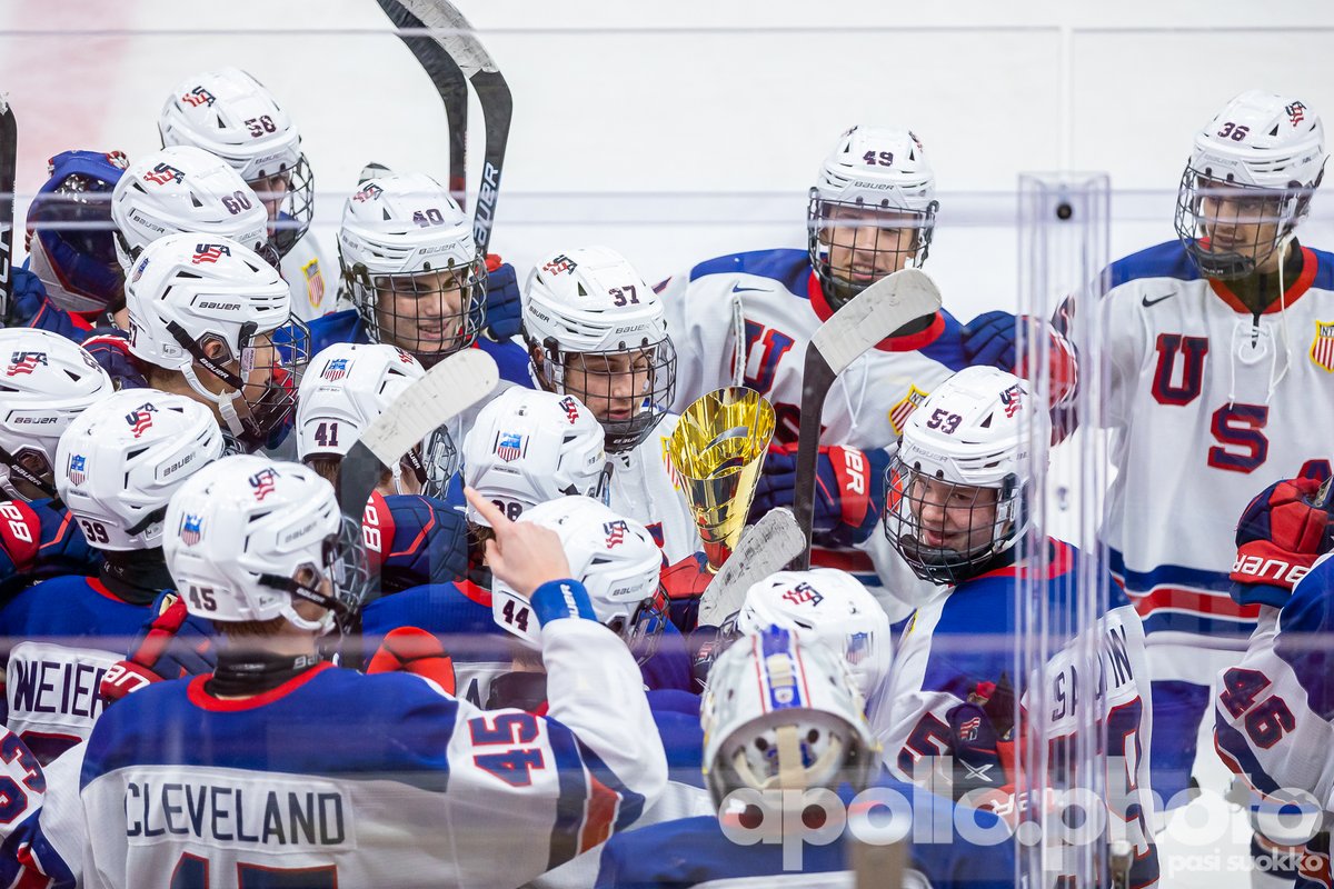 APhotoOffic's tweet image. Eilen päättyneen 4 Nations Tournament U17 päättävä  ottelu USA - CZE. USA vei lopulta todella vauhdikkaan ja tiukan matsin lukemin 2-1, sekä pokkasi samalla turnauksen voiton puhtaalla 3 voitolla.

Kuvat: @PasiSuokko  

#4shots  #apollophoto #U17hockey #staytuna #4nationsU17