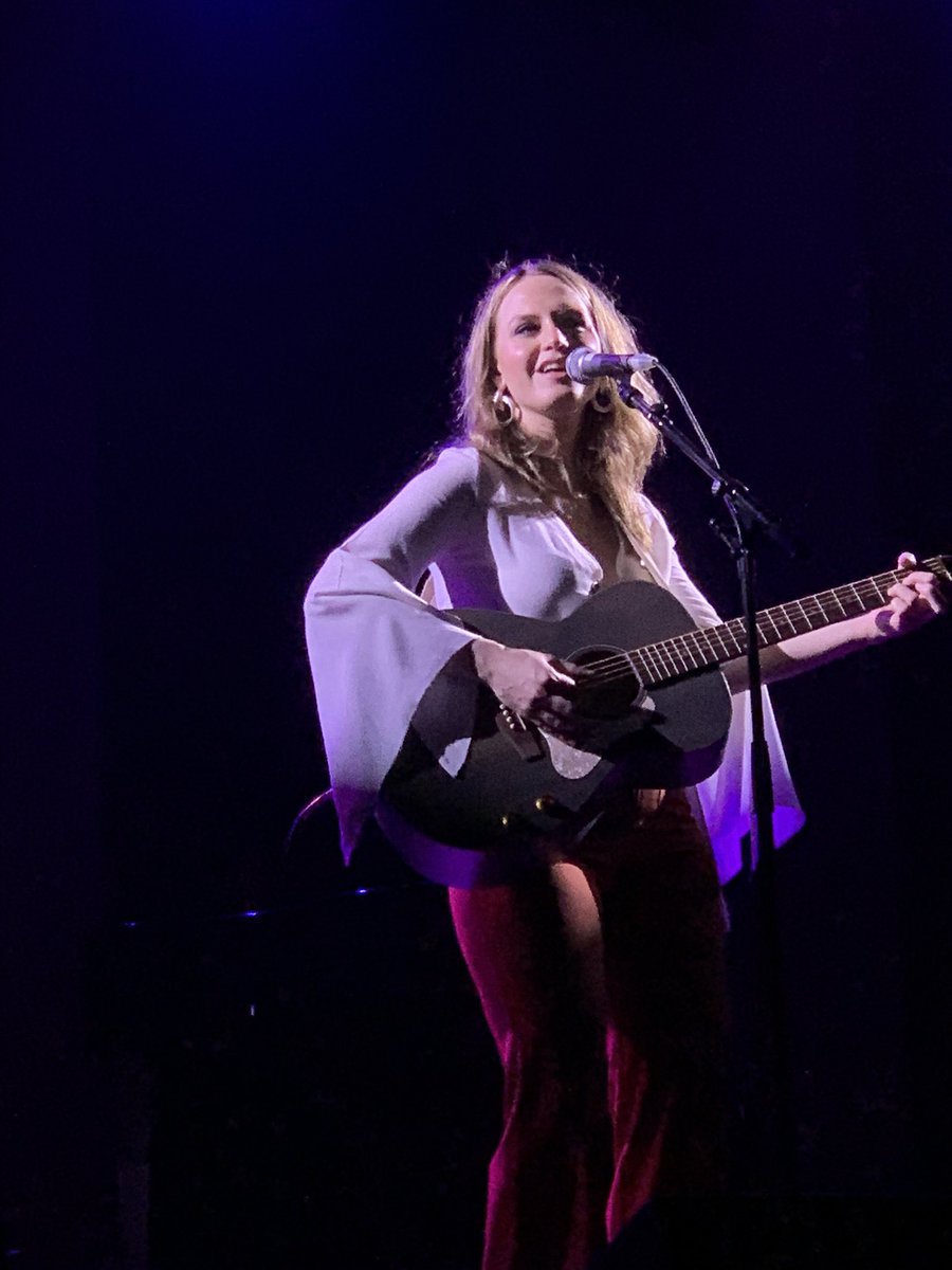 darknesschic's tweet photo. Great warm up act at Hamilton Town Hall, the amazing @kerriwatt got the crowd going for the @martiofficial evening. https://t.co/L3QW4IitJ7