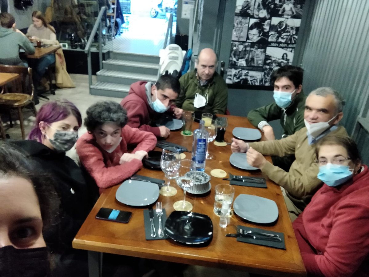 AHabilitas's tweet photo. Moi boa finde entre Pontevedra e Vigo!!
Os participantes do programa Habilitas Fogar, do Concello de Cuntis, disfrutaron das dúas cidades, do tren e da compaña e a troula! Unha boa ocasión para por en práctica habilidades traballadas no programa! 
#CuntisMola #SomosUnVeciñoMais https://t.co/FSqIKjmoSO