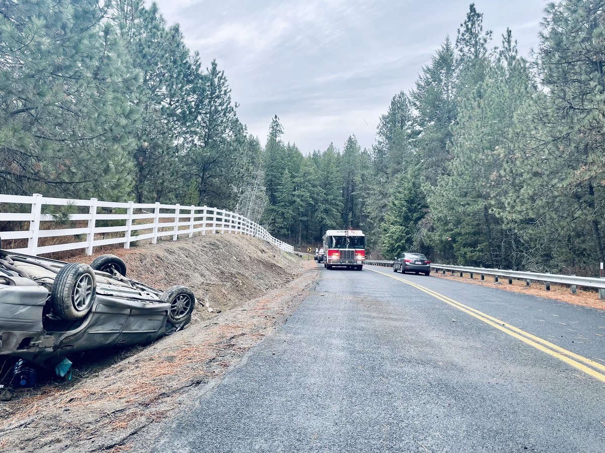 spokaneco8_3711's tweet image. Firefighters on scene of a rollover on Madison and Sands Rd. Unoccupied and waiting for tow. Please avoid the area. 🚒🚓 #hereforyou #engine82 #staysafe