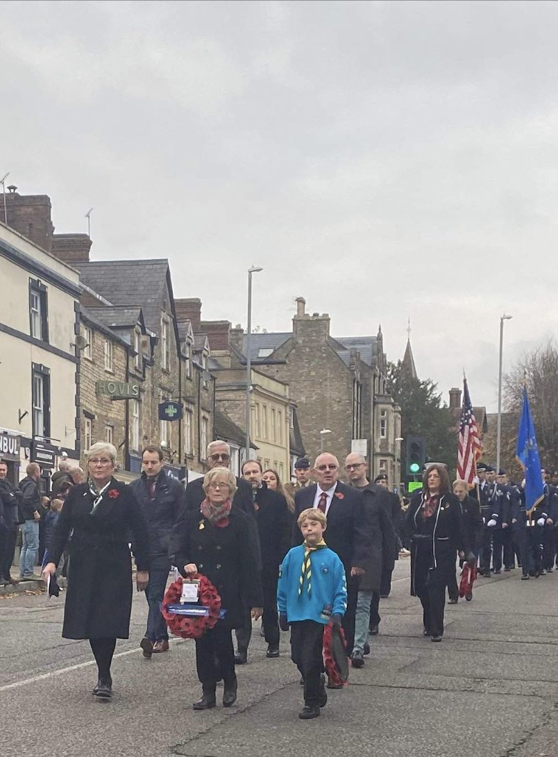 SueofBrackley's tweet photo. A return today to Brackley’s Remembrance Parade and Service at the War Memorial on the larger scale. Thank you to everyone who participated in this event. #RemembranceDay #lestweforget2021 #poppy #RBL100 https://t.co/7g332XsBAA