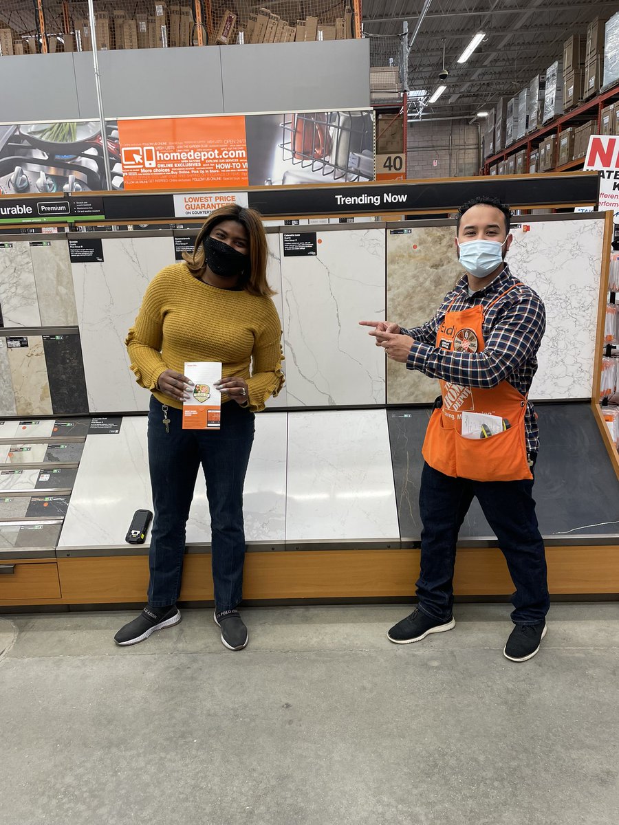 Endyguzman9's tweet photo. Milestone recognitions to some of our champions here at #0️⃣9️⃣1️⃣4️⃣❗️ Caitlin our new appliance specialist receiving her 1st homer award, Ds Candance’s milestone,Stacie D25 class badge, and Chris new D24 Associate 1st homer! 🎉🎈🤩💥💥📣@wilkie_cindy @johndvazquez @lesliegunning1 https://t.co/GoVhJU8yBu