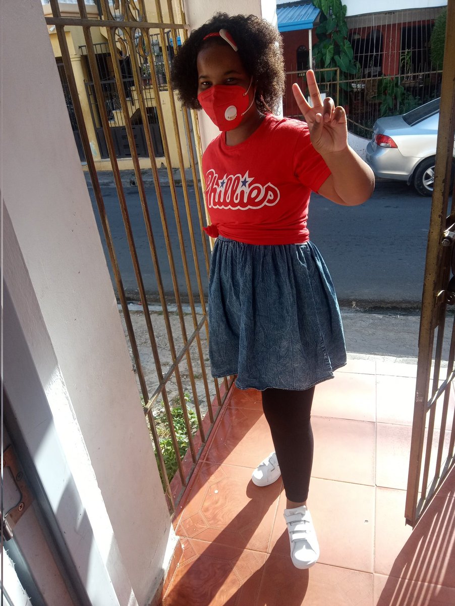 Anyoliros's tweet photo. También hay Escogidista desde chiquitita, por más que traté de ganarmela para #TeamLeña el #TeamTabla pudo más. 🙈🙊Una Fan desde siempre😍😍 https://t.co/Mk1VcD2gql