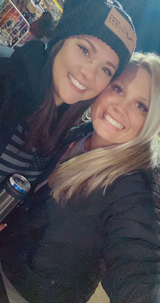 _kt14's tweet photo. loved seeing my @vannahhhh84 last night. 💗 https://t.co/vQKpqsYnSv