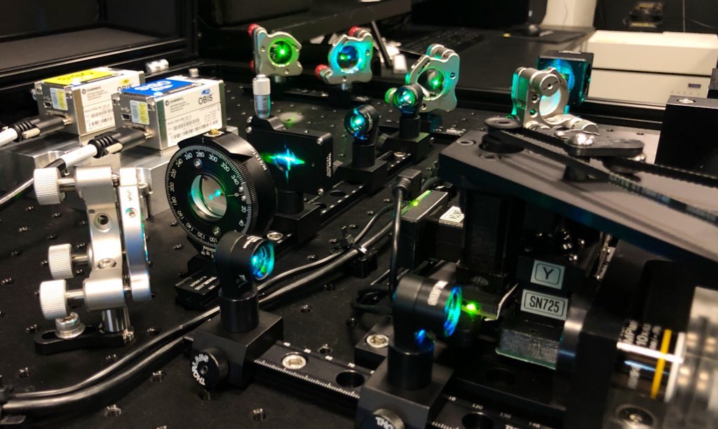pellinglab's tweet photo. A rare moment of zen 🧘 After months of trying, I discovered a few free hours to get back to the bench. Finally starting to align the lasers on my #openspim 🔬🧫🔧🌈🌠 https://t.co/vAxxmDRZVP
