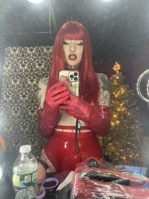 Looking for a paypig to pay for more latex for me. I&rsquo;ll send you videos of me shining it up ;) #paypig<a href="/tag/latex"class="tags"><span>#latex</span></a><a href="/tag/findom"class="tags"><span>#findom</span></a><a href="/tag/paypig"class="tags"><span>#paypig</span></a><a href="/tag/findommistress"class="tags"><span>#findommistress</span></a>