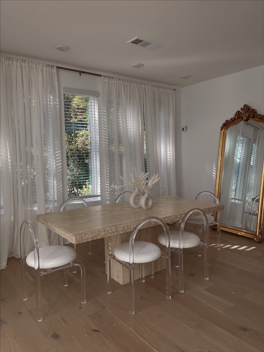 dearra's tweet photo. my dinning area ✨ https://t.co/av9rqQ9qnQ