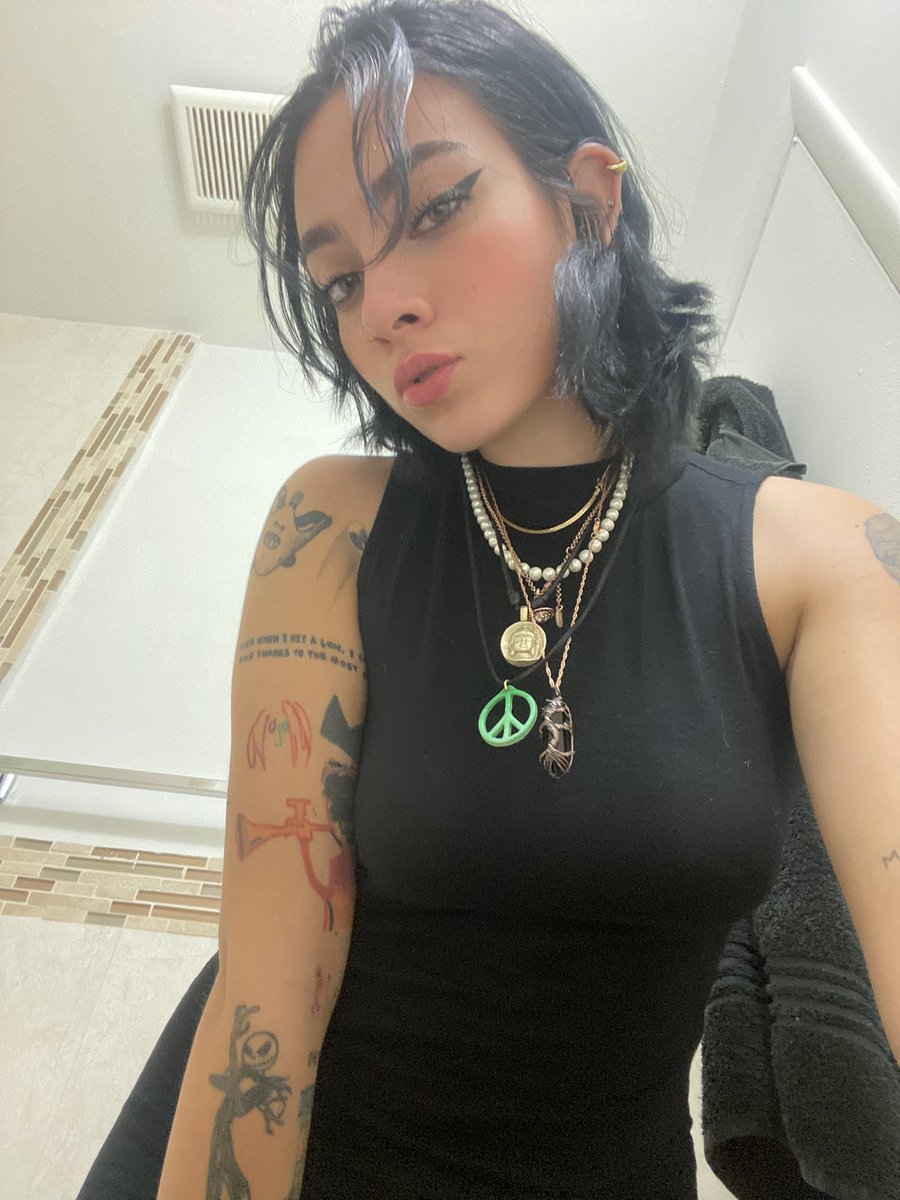 Pretty girls make graves