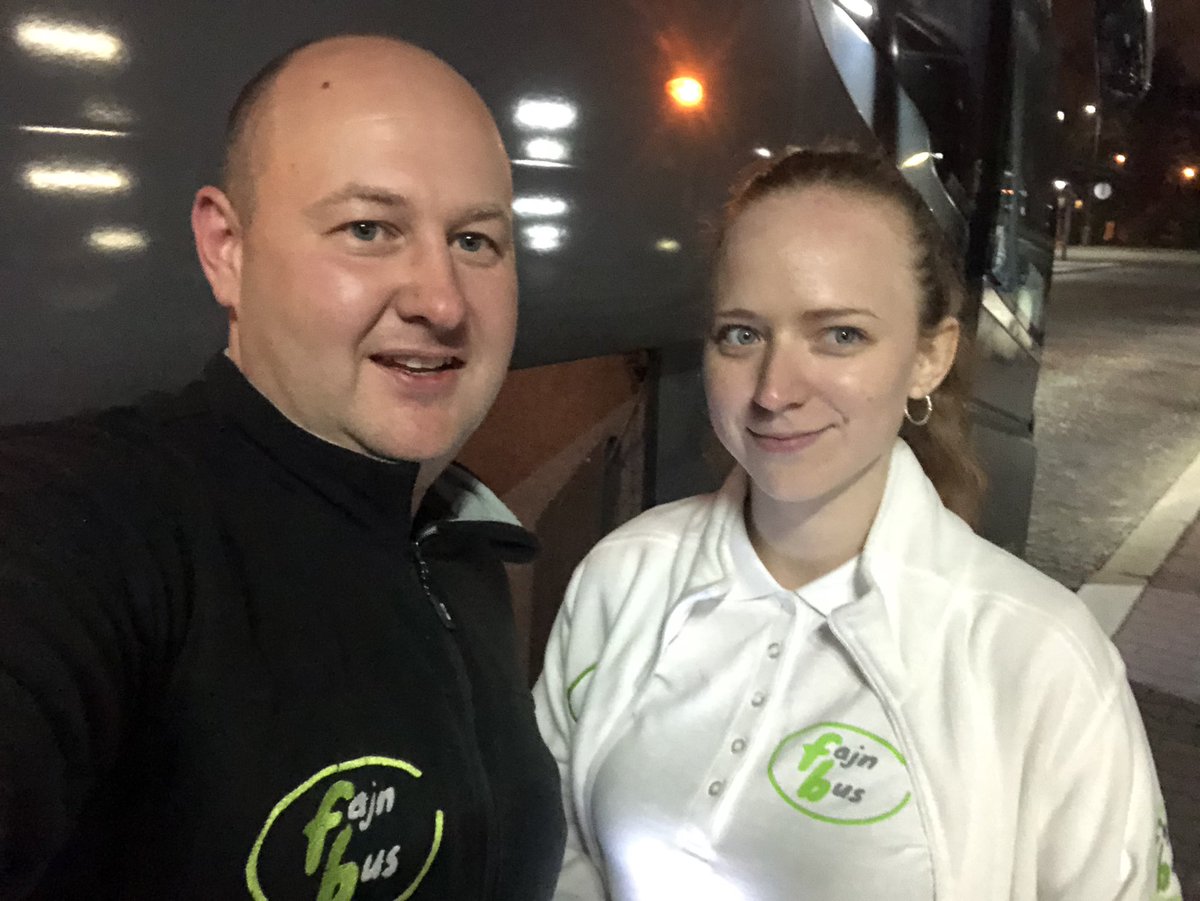 fajnbus's tweet photo. Pozdravy 👋 posílá naše víkendová FajnBusová 🚌 posádka z linky Mikulov - Praha, Maruška a Honza 😉

Hezký večer!

#fajnbus #bus #stewardess #steward #stewardesslife #ridic #pozdrav #jihlava #mikulov #lovemikulov #praha #brno #valtice #lednice #podivin #sedlec #vikend https://t.co/G1rQBmXGEt