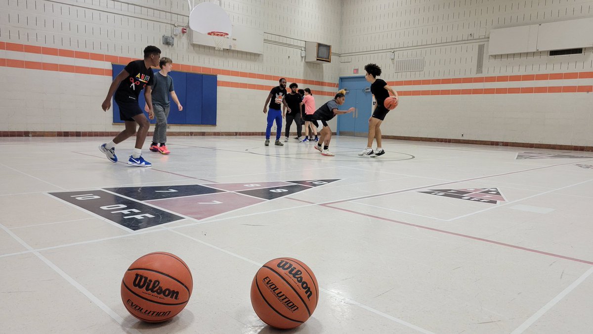 MathieuFleury's tweet photo. At Le Patro, an incredible start to youth drop-in 🏀

All youth want is sport and cultural spaces on evening &amp; weekends.

Removing barriers &amp; unlocking these spaces are vital to support young adults.

We need @ottawacity &amp; school boards to recognize barriers for age 15+ in Ottawa https://t.co/RSDE9rBwDv