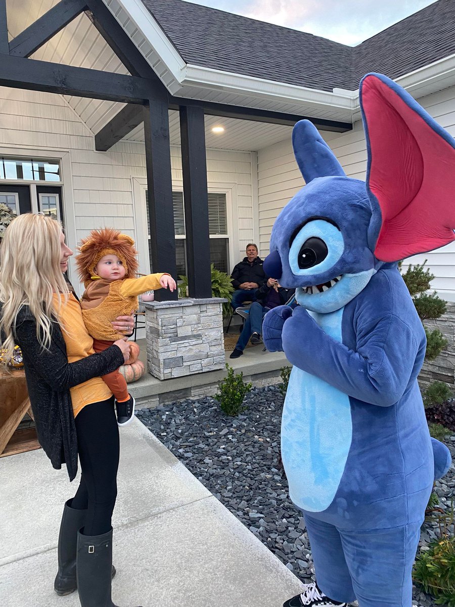 Stitch! 🌴💙 tweet media