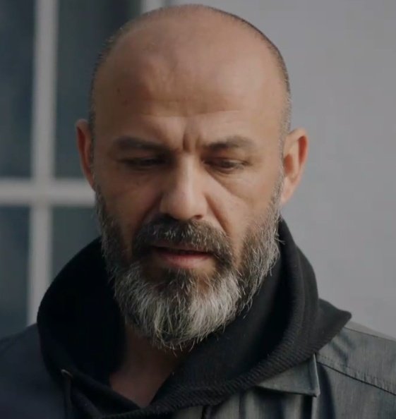 Rosachanceka's tweet photo. "Parkta dövülen bir kadın gördüm, yardım çığlıklarını duydum, öldürmek için değil kurtarmak için taşla vurdum. On yıl yattım."
Bu hikayenin üzücü ama gerçek olması.. Ve belki de çoğumuzun unuttuğu bu olayı tekrardan yüzümüze vurmaları 👏
#ihanet l #Yargi https://t.co/DkgfSozJS5