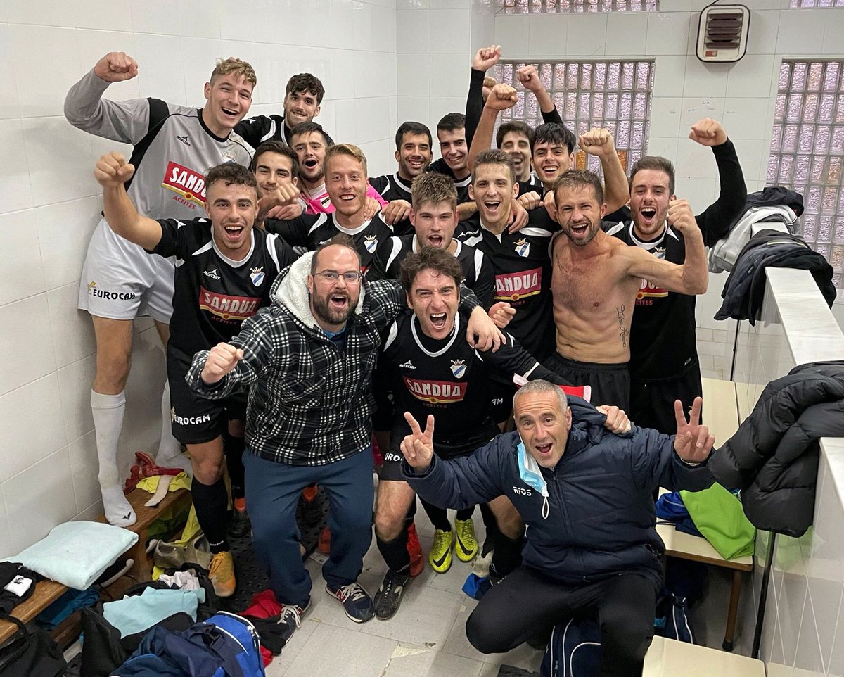 Liga Preferente II 
FUNES 1-2 ABLITENSE 
Por fin llegó la primera victoria de la temporada.
Aupa chavales!!!
Aupa Ablitense!!!