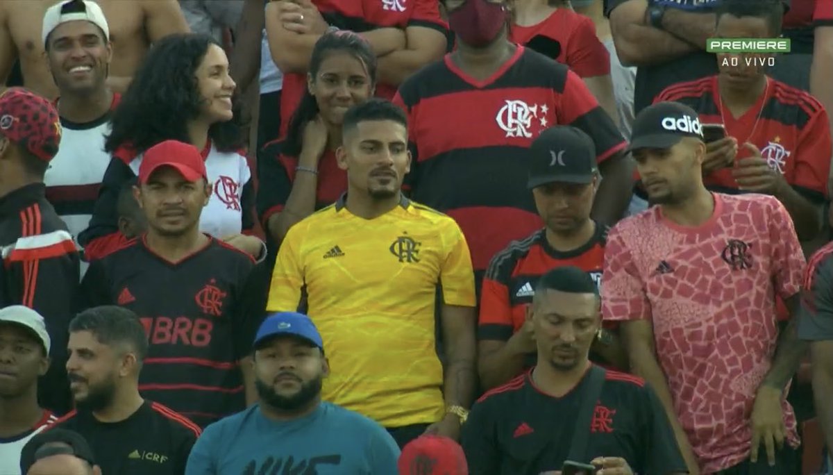 maurocezar's tweet photo. Esses rubro-negros na arquibancada do Morumbi representaram bem o que é o clube de maior torcida no Brasil. Muitos jamais foram ao RJ, não nasceram em SP, onde vivem, mas a paixão pelo Flamengo sobrevive a tudo, não existe distância. Esse é o meu maior orgulho como rubro-negro https://t.co/QFtUfi7Erg
