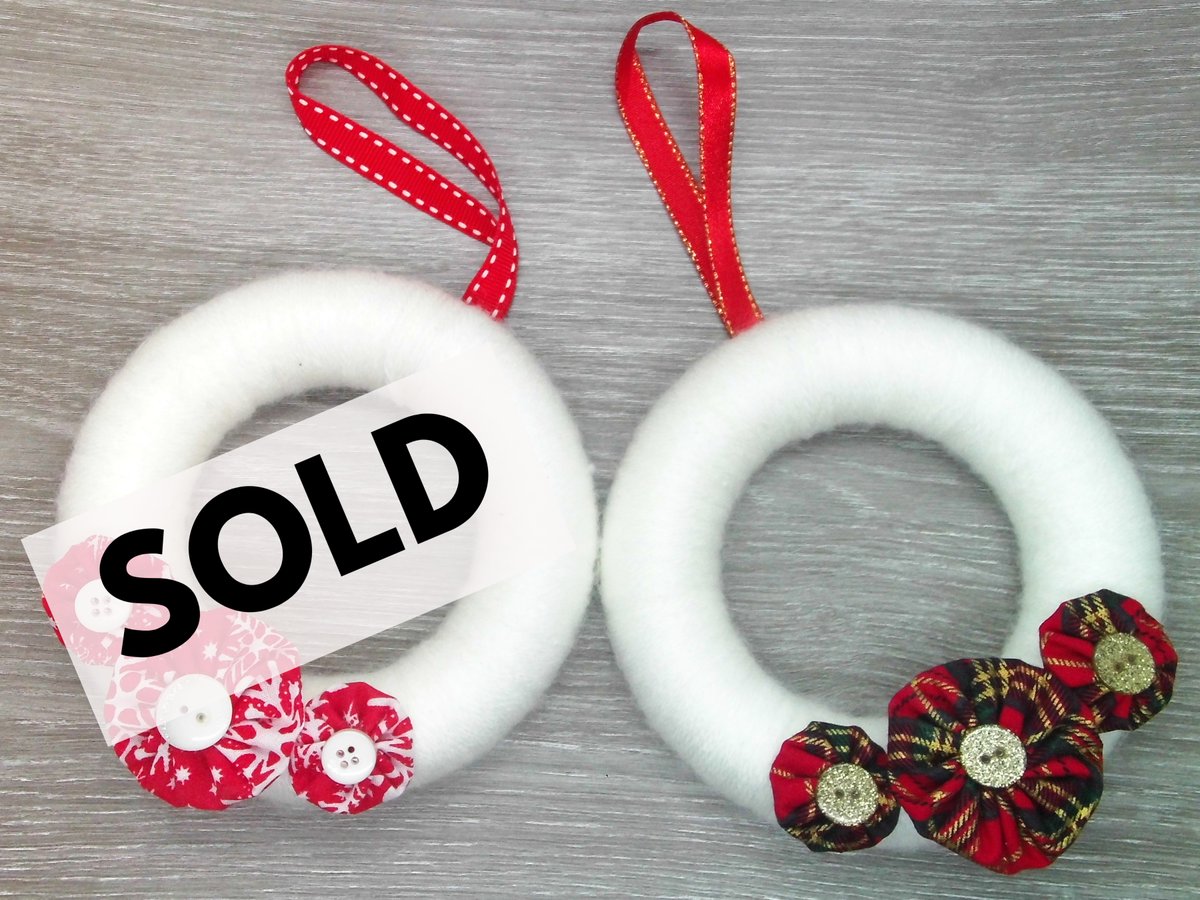 CraftyGenes's tweet photo. Just one of these 12cm Christmas wool wreaths left in stock! Order tonight and it will be posted out tomorrow! 
#CelebsForSmallBiz #MHHSBD #SBS #QueenOf #CraftBizParty #UKMakers #htmp https://t.co/OS75qib999