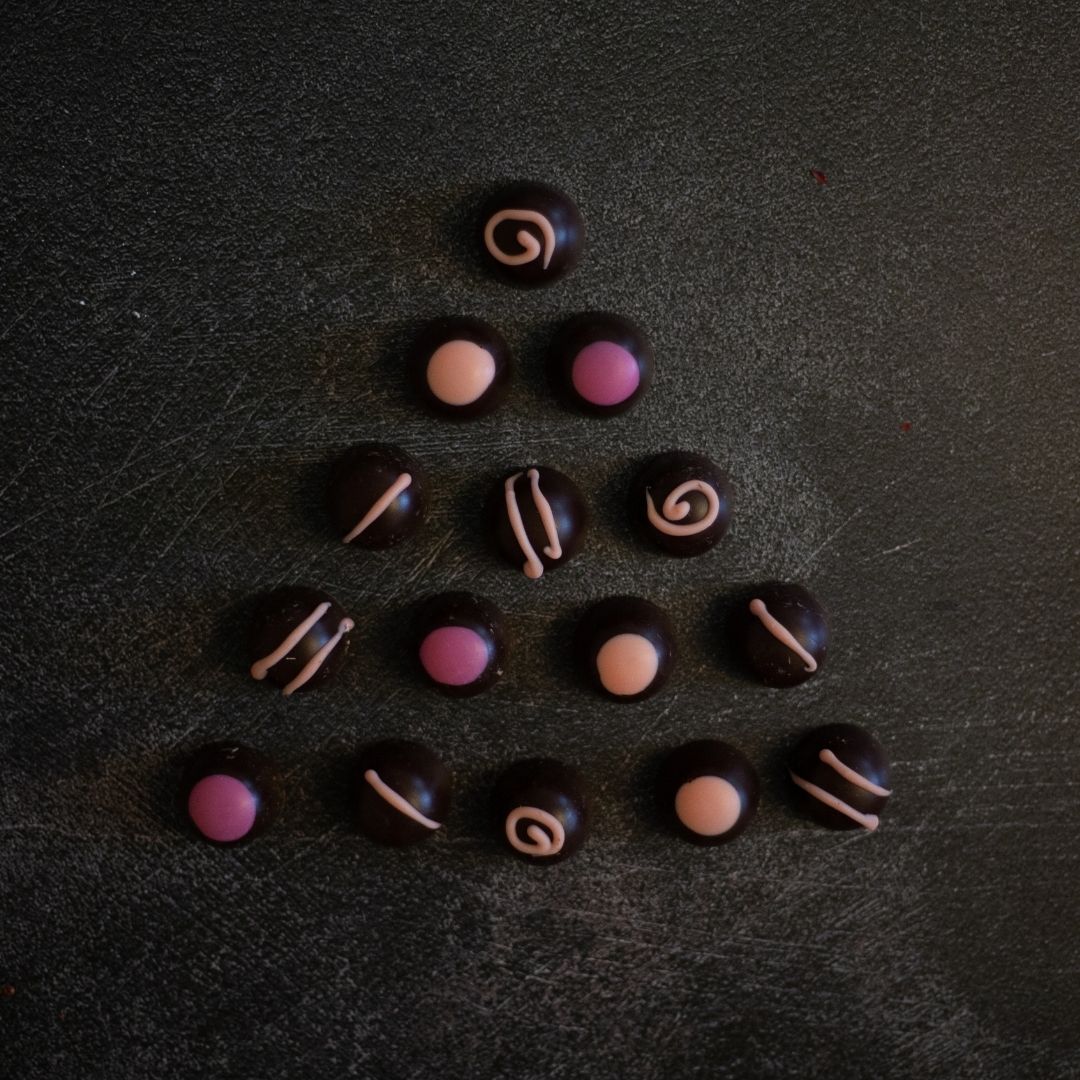 What delicious treats will be under your tree this Christmas? Whatever the occasion, there's no better way to celebrate than with our spectacular Ginspired Tipples🍸

Shop the perfect gifts for the G&amp;T lover in your life online now: elizabethshaw.co.uk/?s=gin&post_ty…