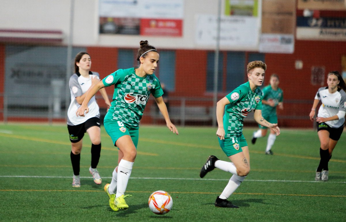 FemeninoUDA's tweet photo. 🗞 Crónica| 1-2: El espíritu del Almería Femenino de jamás rendirse le da la victoria en el derbi

▪️ Las rojiblancas le dan la vuelta durante la segunda mitad a un tanto inicial de La Cañada con goles de Sarita y Marta Paz

→ https://t.co/FmPiuKBfuc https://t.co/CrdvCH5jiW