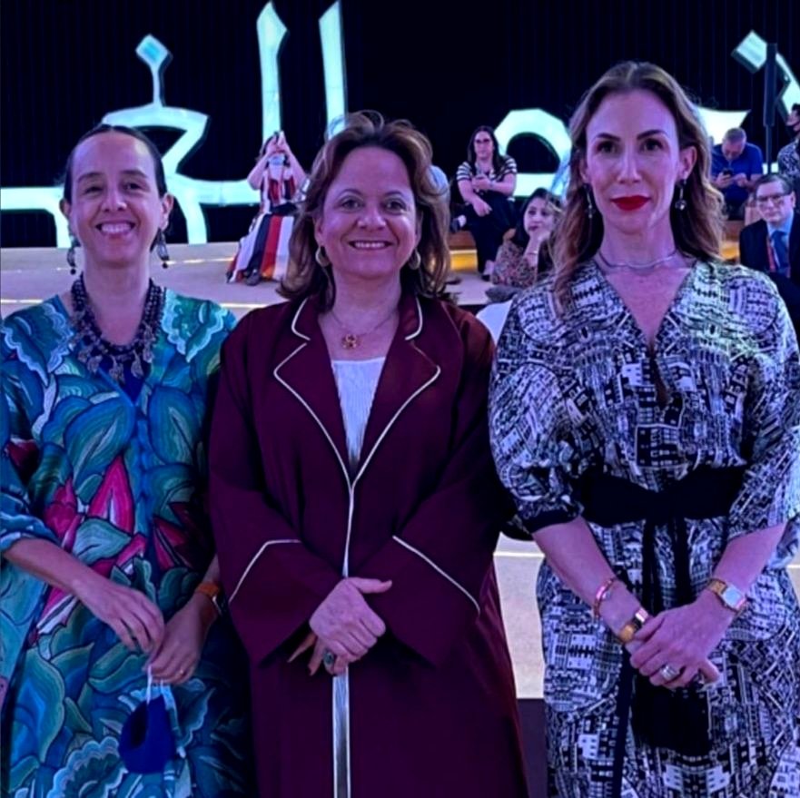 La industria de la moda es una importante oportunidad económica para México. Los diseñadores que participan en la #Expo2020Dubái tienen un enfoque social en sus proyectos, que buscan difundir mensajes de tolerancia e inclusión #DeMéxicoParaElMundo #MéxicoEnDubái