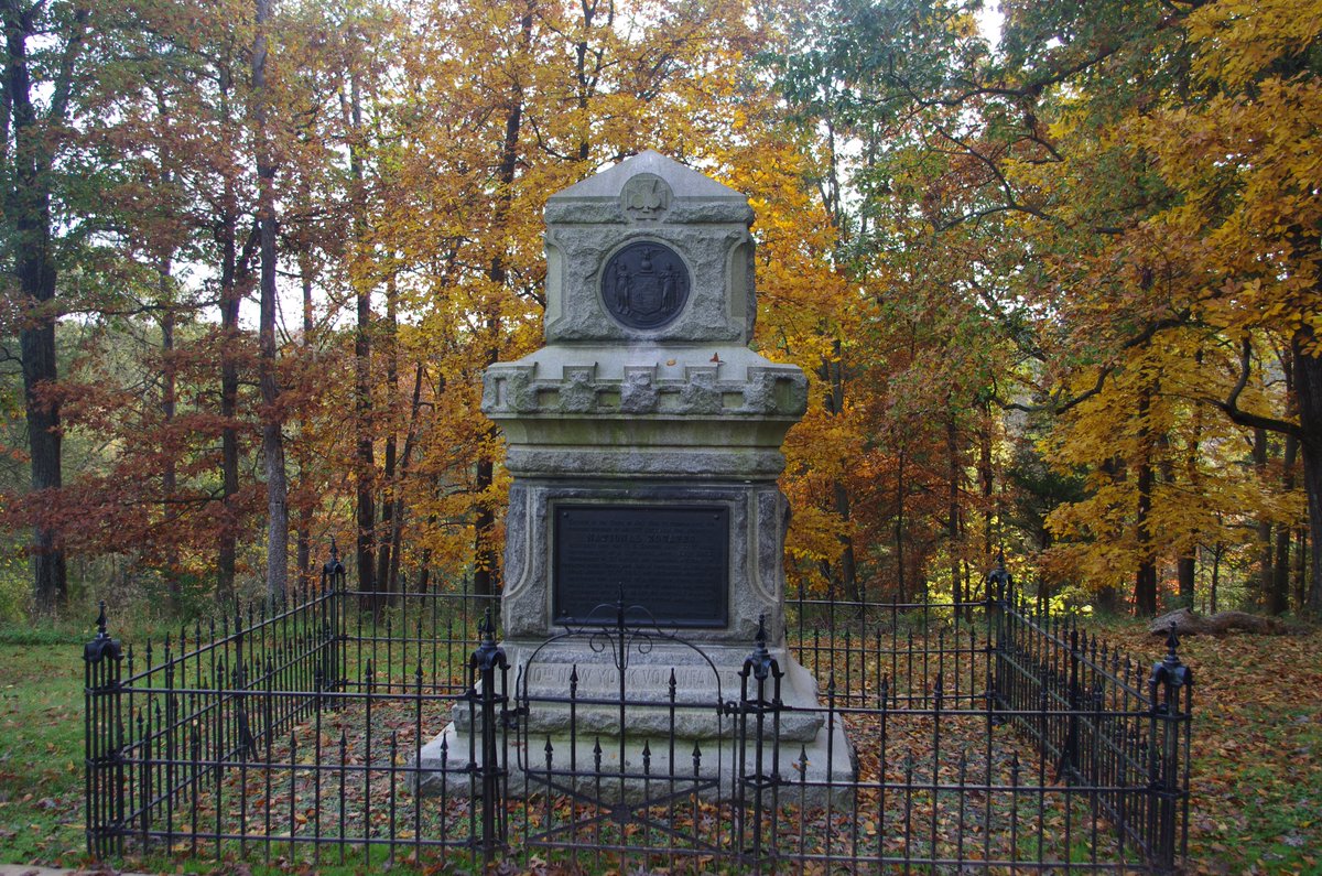 Nestled amongst fall colors today, the 10th New York Monument marks the location where the regiment fought on August 30, 1862. In their brief engagement, of the 500 men engaged, 133 became casualties. 

#manassasnps #findyourpark #encuentratuparque #soldiersunday