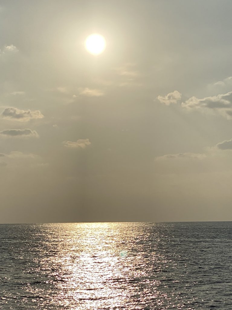 Goalielisten's tweet photo. Amazing sunrise at 🌊
#OneWithTheStrengthofMany
Ready to Lead ⚓️
Ready to Help 🇨🇦
Ready to Fight 💪
#ReadyAyeReady
#WeTheNavy
Un super lever de soleil en 🌊 #Unaveclaforcedeplusieurs
Prêt à diriger ⚓️
Prêt à aider 🇨🇦
Prêt à combattre 💪
#Toujourslàtoujoursprêts
#NousLaMarine https://t.co/orYsVLK94l