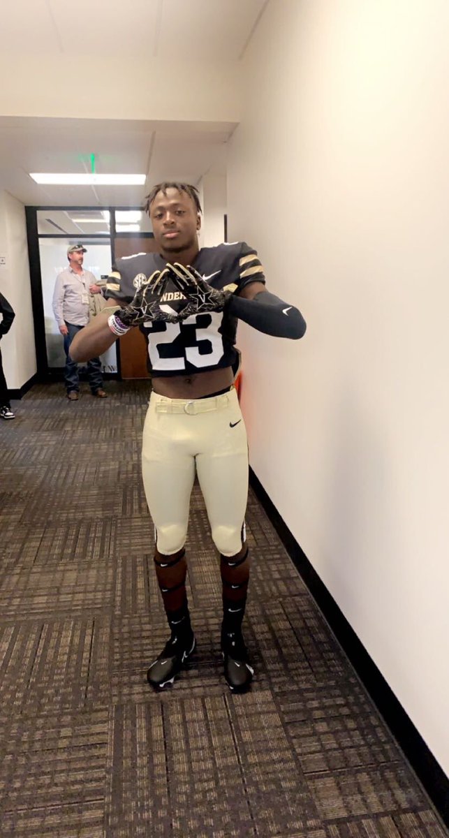jakeveon2's tweet photo. Had an amazing time yesterday at the university of Vanderbilt!!!! #AnchorDown @Kendall_Lawson3 @NickyV05 @VandyFootball @ChiltonTigerAth https://t.co/47pw7PZhxw