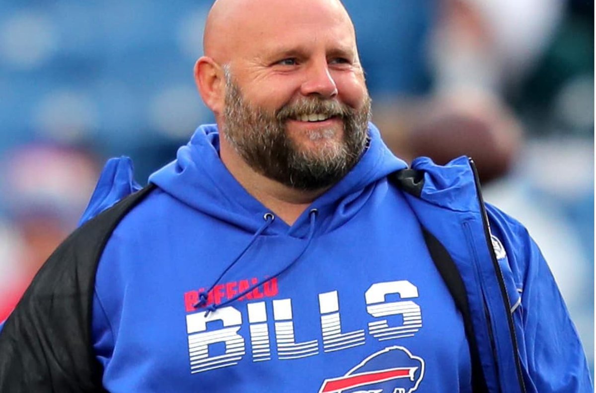 UofR's tweet photo. Brian Daboll, offensive coordinator for the Buffalo Bills, is a Yellowjacket—University of Rochester Class of 1997

A Buffalo native who grew up rooting for the Bills, Daboll majored in economics &amp; played two seasons as a safety

Having a pretty good day, coach 🏈

#BillsMafia https://t.co/gGtrHR1tk1