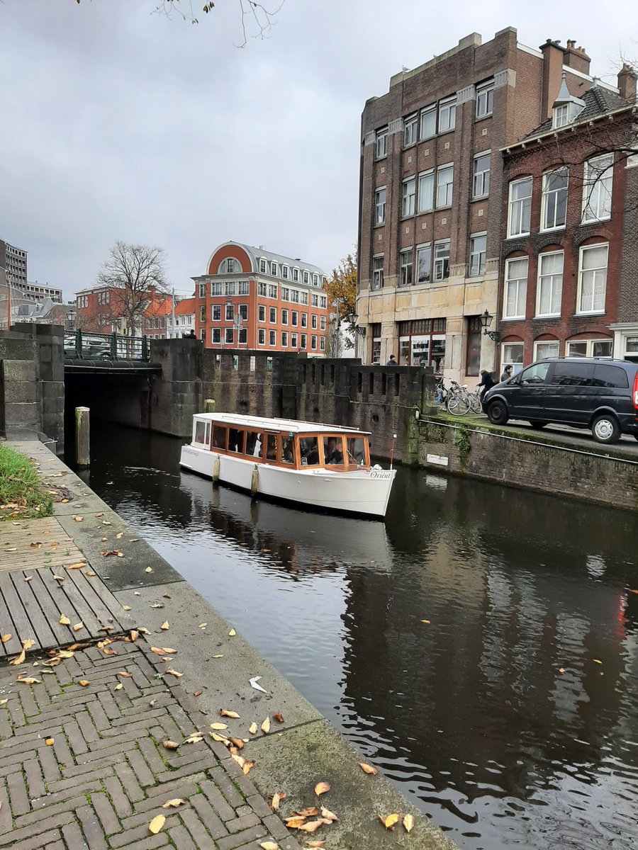 Willemsvaart's tweet photo. #Sfeervol #varen in Den Haag.
#Genieten kàn & màg met gezin en 4 gasten (QR code).
Tot 20.00 uur eten & drinken in restaurant (a/d #Gracht) en dan natafelen aan boord :
#Salonboot
Zo worden het toch mooie weken voor (tijdens en na) Sint & Kerst !
https://t.co/dfl0CHSLMo https://t.co/7dvBmjrdaT