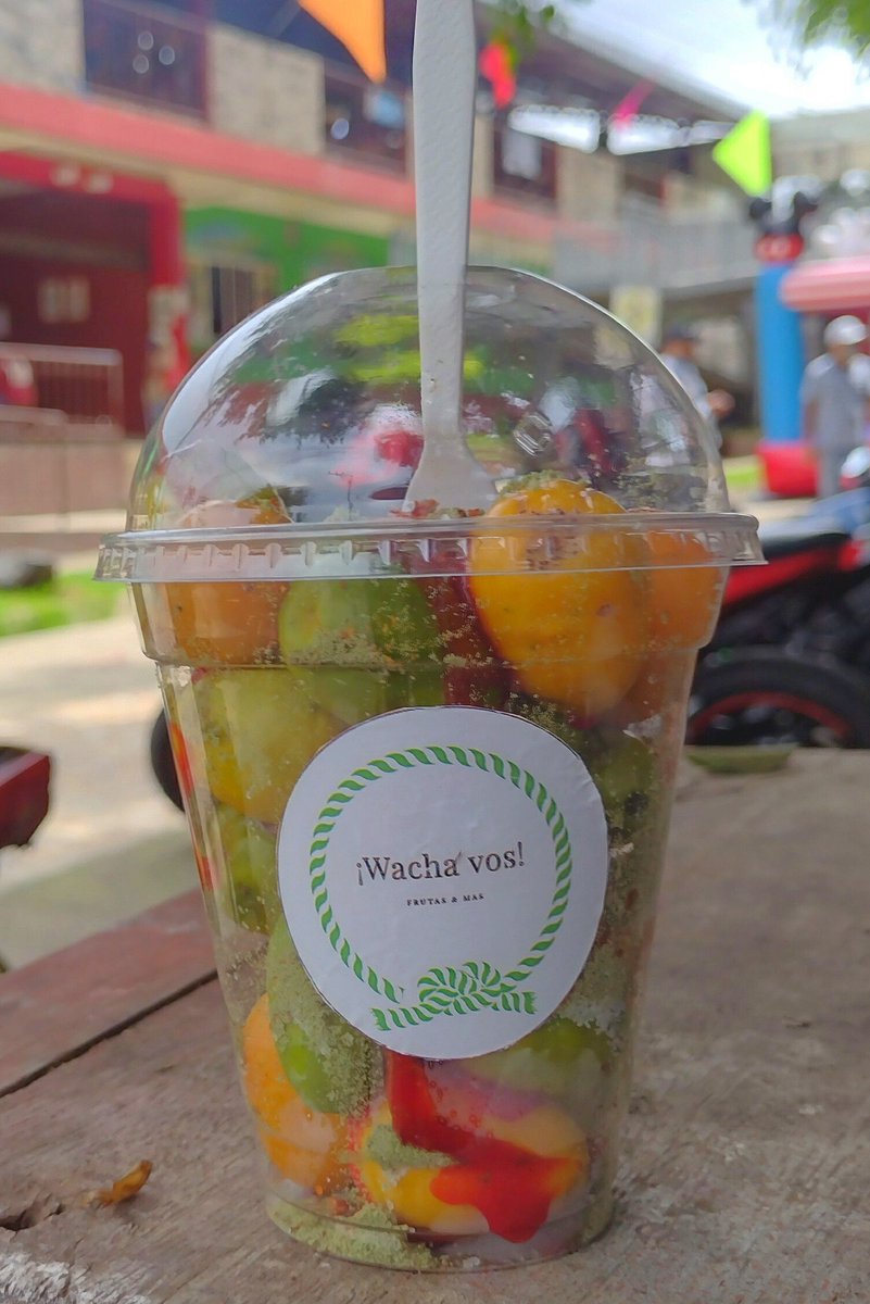 Retwittear 👏 aquí sigo vendiendo mis frutas para poder ver cómo logro pagar mis gastos extras de la Universidad🥺 Si desean ayudarme, estaría muy agradecido.