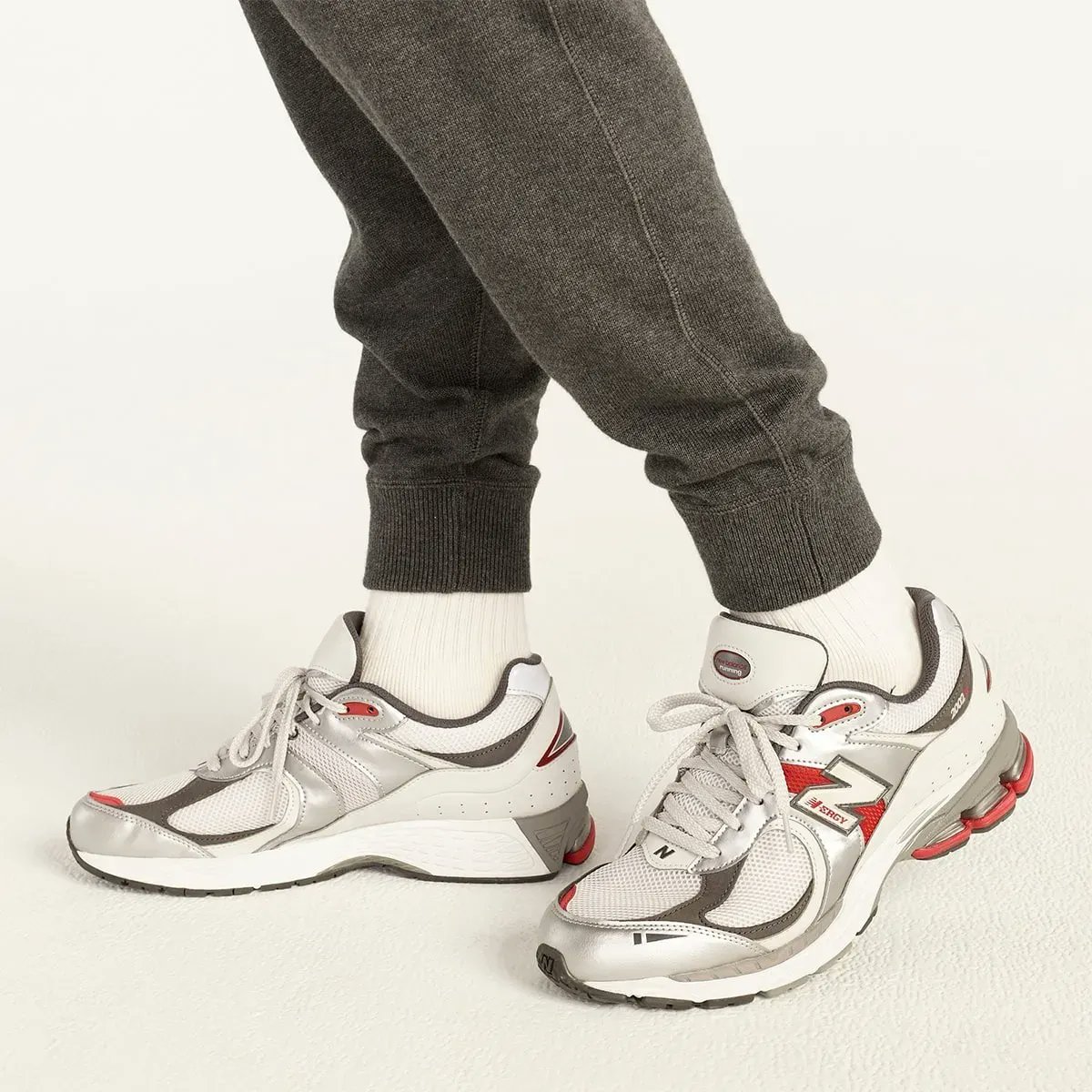 KicksFinder's tweet photo. Ad: UNDER RETAIL via SSENSE
New Balance 2002R "Silver Metallic"
$130 + FREE shipping and returns 

>> https://t.co/JiKkPhQHxM https://t.co/RaJ55KmeHi