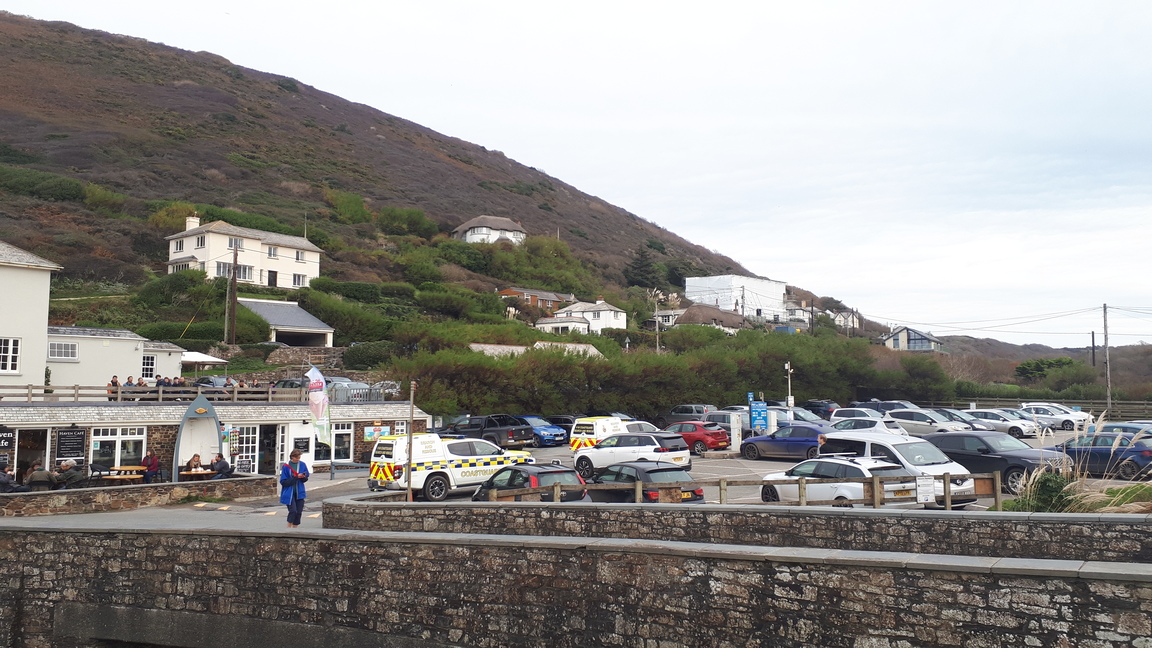 jim_hunt's tweet photo. Plan C involved #LisaTheLEAF taking us to check out today's big swell at high tide #Crackington Haven:

https://t.co/j9fewLnXSn

The incident was not as bad as we initially feared. It seems somebody had slipped on a wet rock and done some significant damage 

#Surfing #Kernow

1/ https://t.co/y4Ie7M3S0k