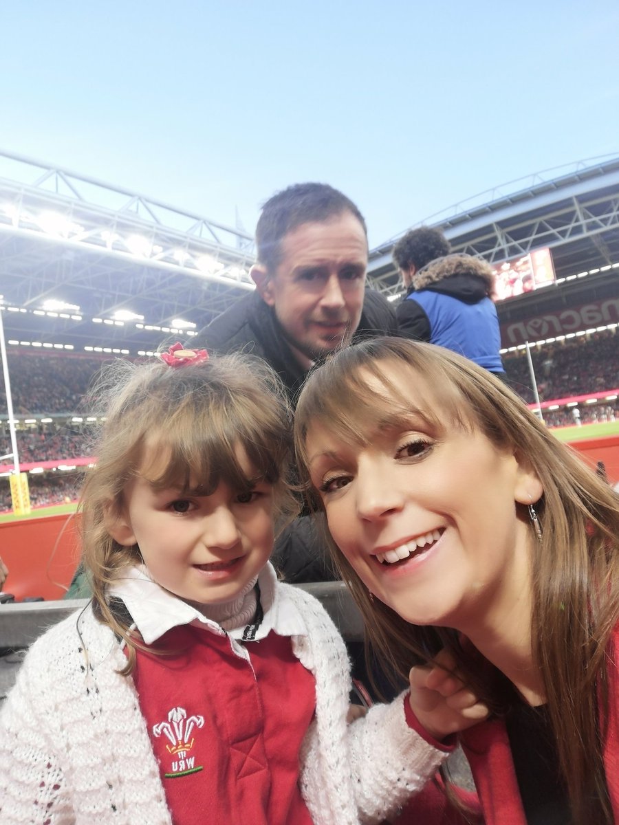FKPanniers's tweet photo. @Nigelrefowens @ShaneWilliams11 both absolute gents stopping to have a photo after their TV duties at #WALvFJI https://t.co/CvHtGcEWYI